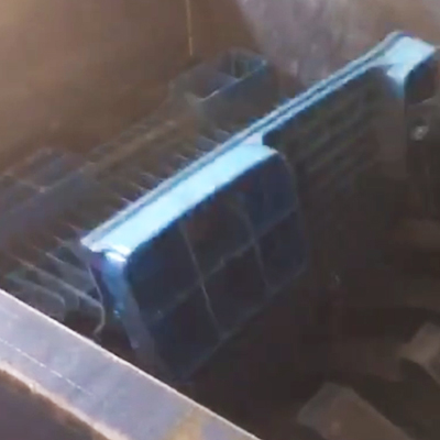 塑料托盤撕碎視頻